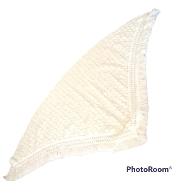 Vintage Joseph Horne Co White Crochet Triangular fringe Shawl - Picture 6 of 8